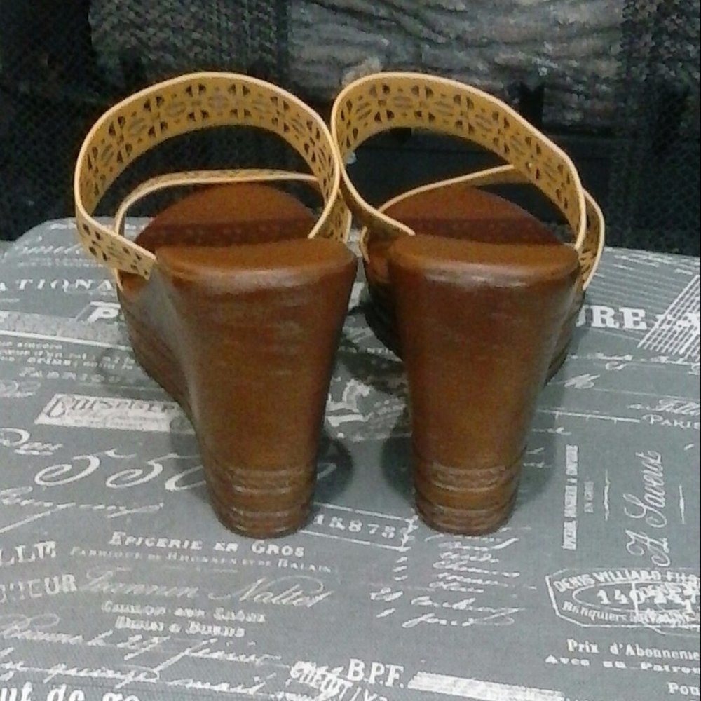 Italian Shoemakers Sandals - Picture 3 of 4